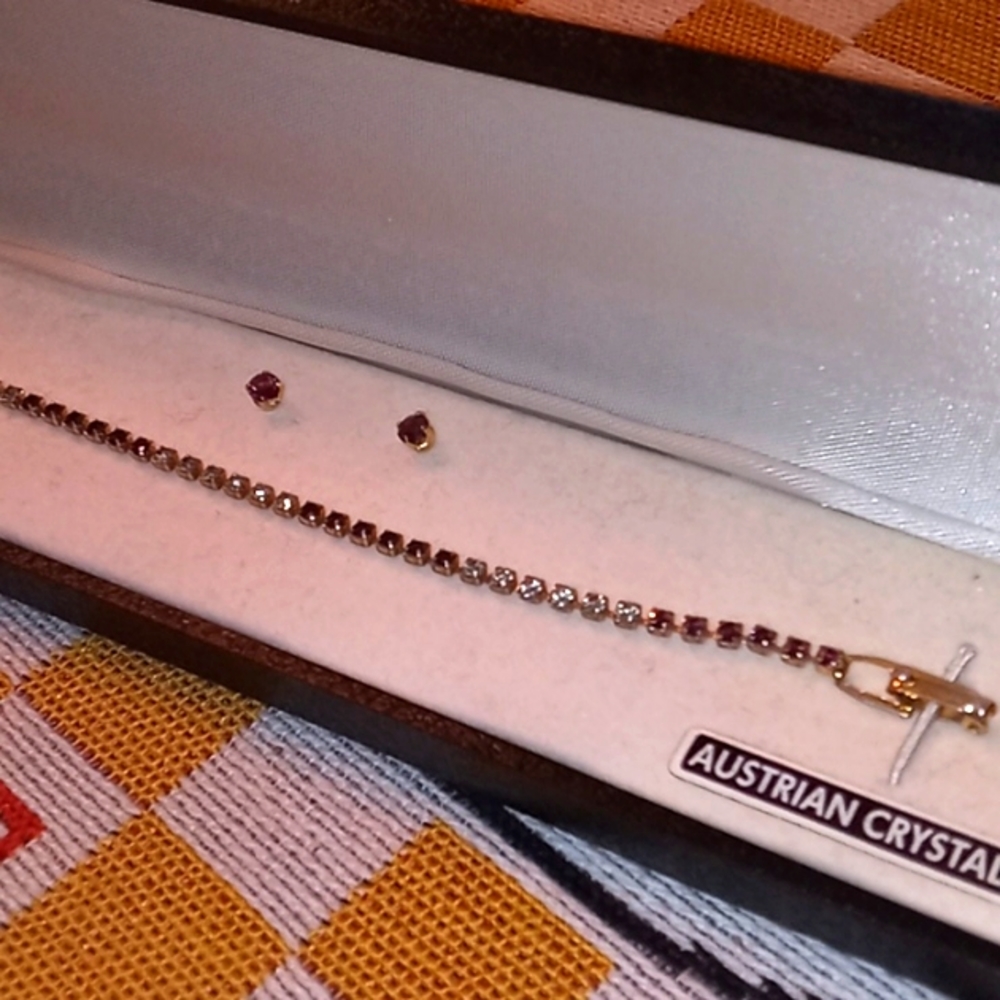 Genuine, Austrian Crystal,Vintage 80's, Sparkly, Bracelet & Earrings Set✨️💜